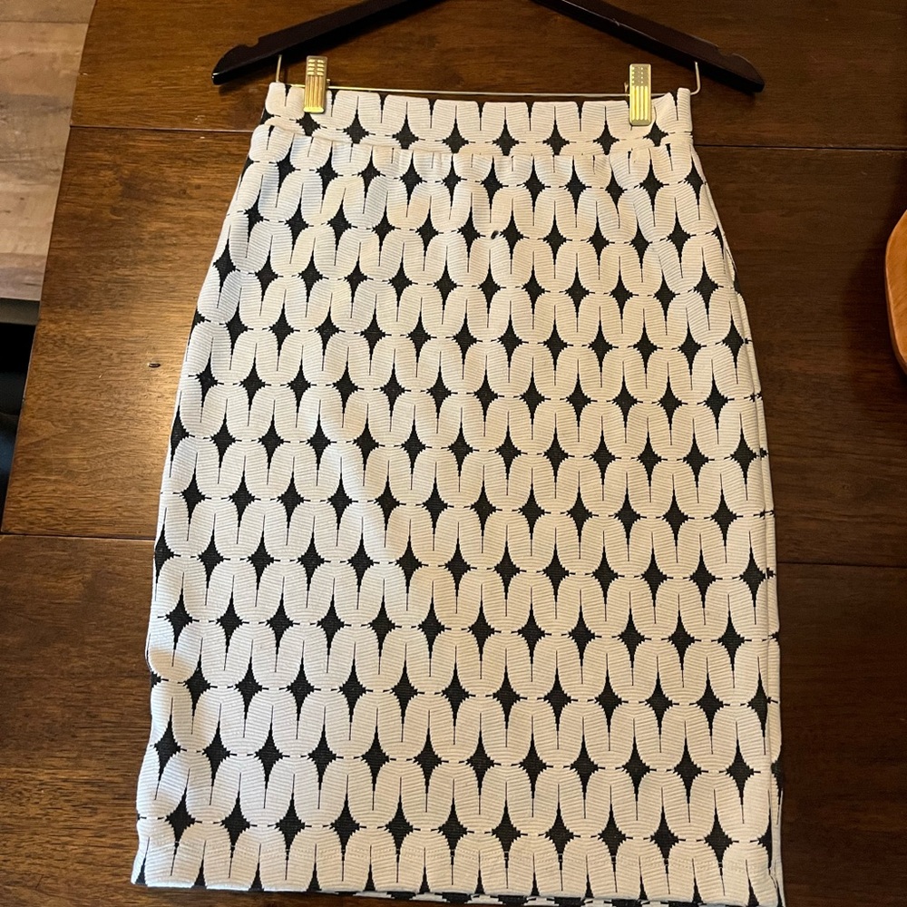 Elegant Black and White Patterned Skirt